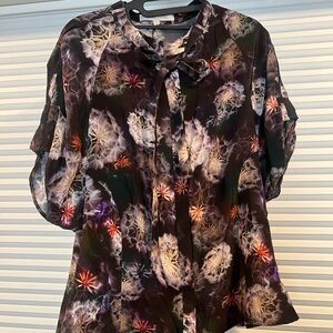 Brian Reye’s fashion designer. Tuck sleeve blouse shirt is 100%Silk